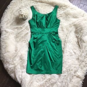 Bright Green Dress with Pockets!